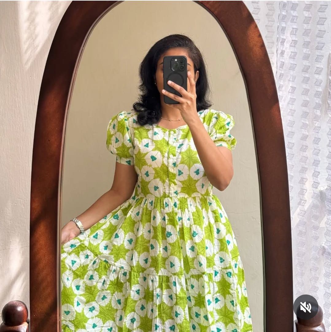 Women Green & White Floral Print Puff Sleeve Cotton Midi Dress