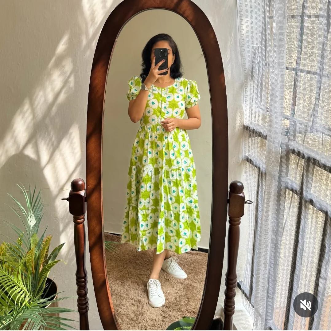 Women Green & White Floral Print Puff Sleeve Cotton Midi Dress