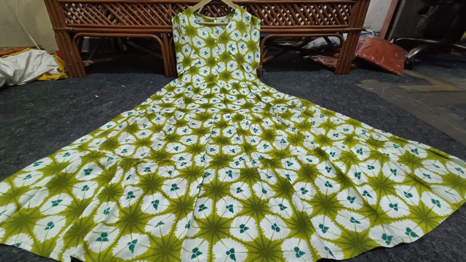 Women Green & White Floral Print Puff Sleeve Cotton Midi Dress