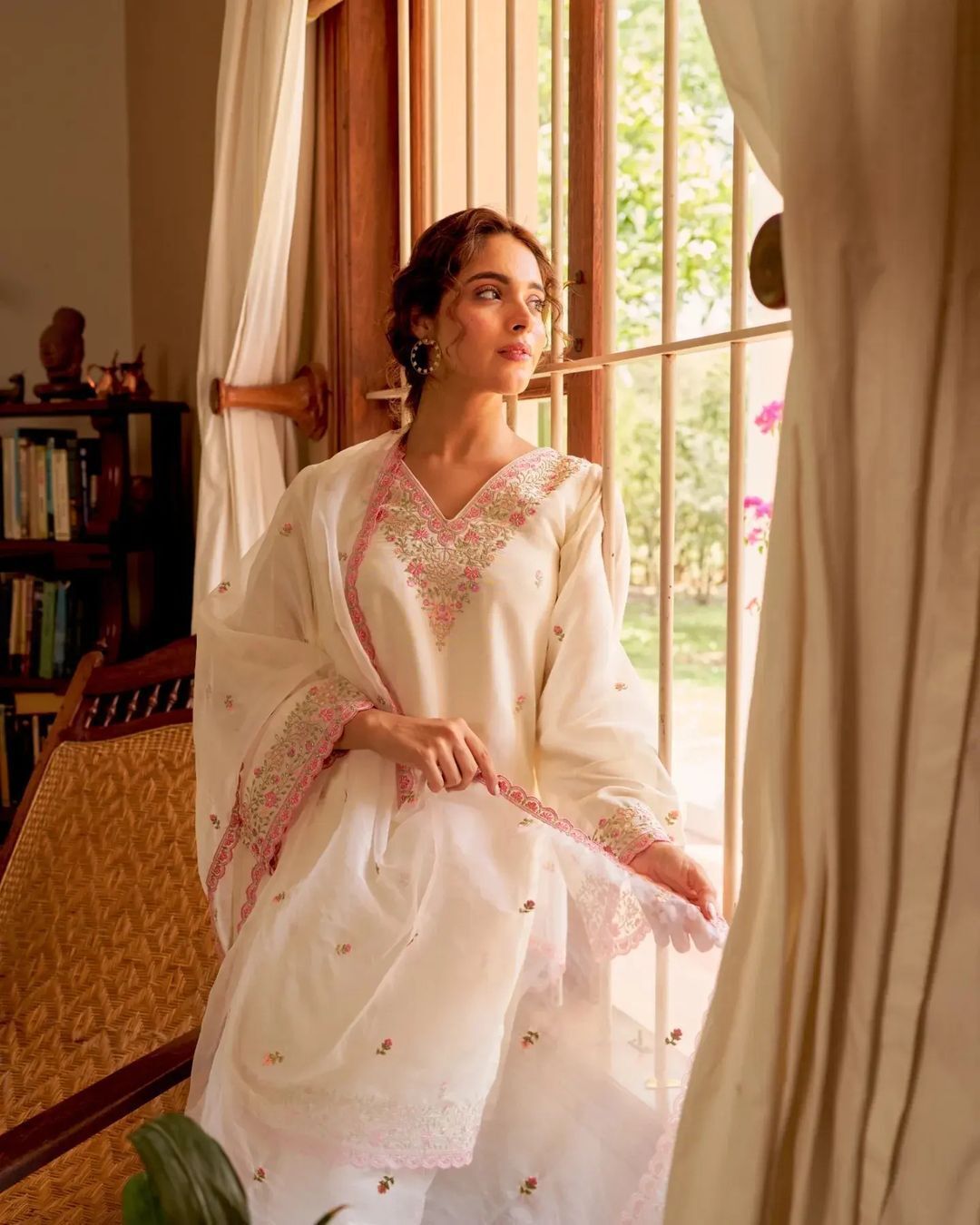 Minimalist White/Ivory Cotton Kurta Set with Hand-Drawn Floral Print