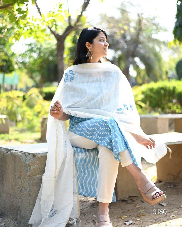 Minimalist White Kurta Set with Line Art Floral Print