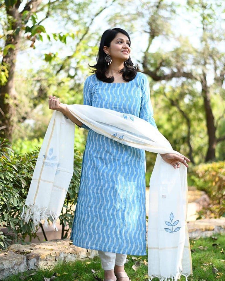 Minimalist White Kurta Set with Line Art Floral Print