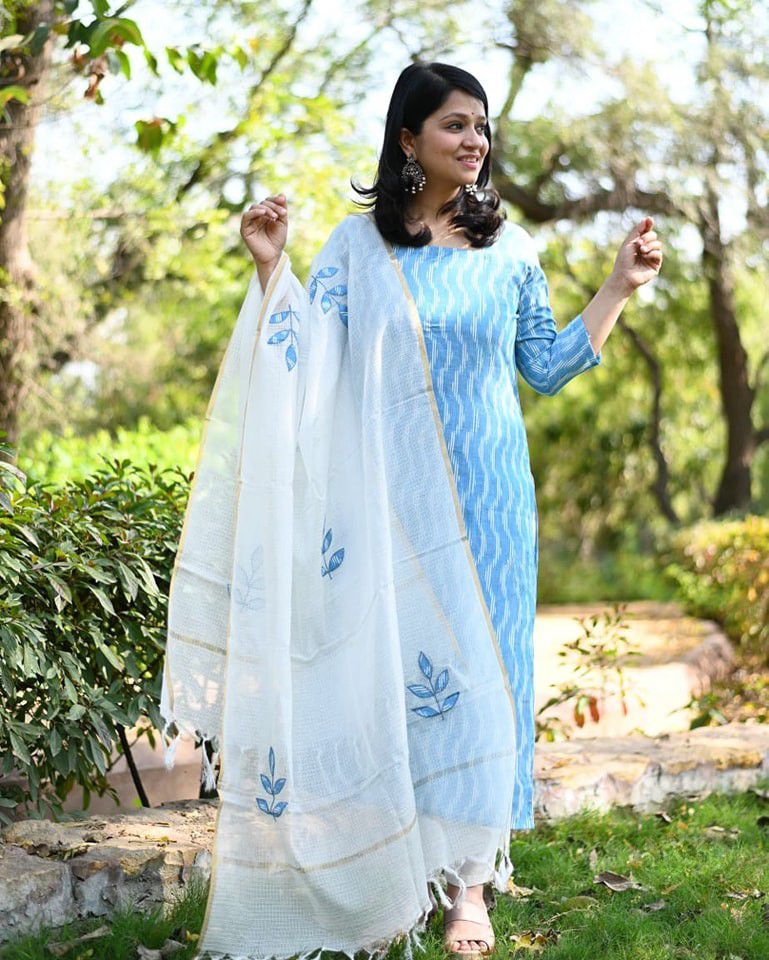 Minimalist White Kurta Set with Line Art Floral Print