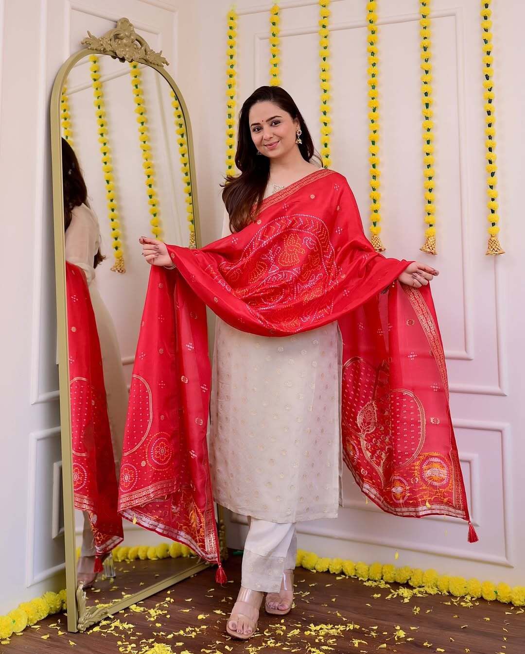 Minimalist White/Ivory Floral Kurta Set (with Pockets)