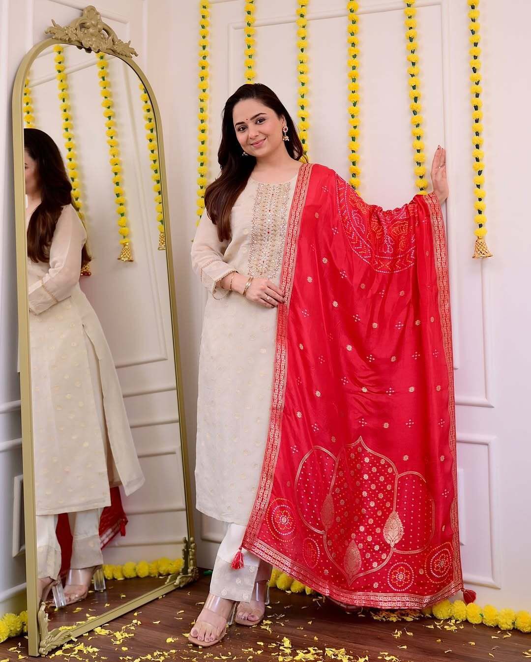 Minimalist White/Ivory Floral Kurta Set (with Pockets)